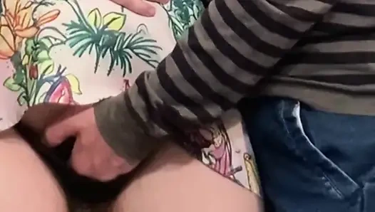 Dieses mädchen hat mich in der Öffentlichkeit ihre muschi reiben lassen