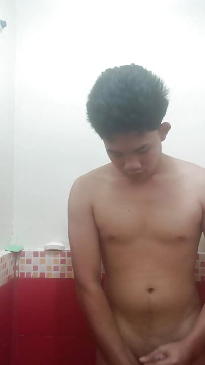 Horny Filipino Is Horny and Lets It Out