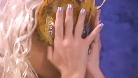 Sarışın hatun göt dilleme ve dölleme binişinin ardından yüze oturuyor