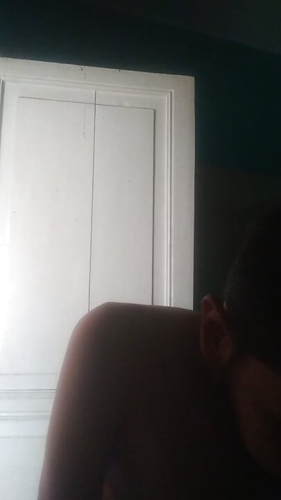I record myself doing a skincare in the morning