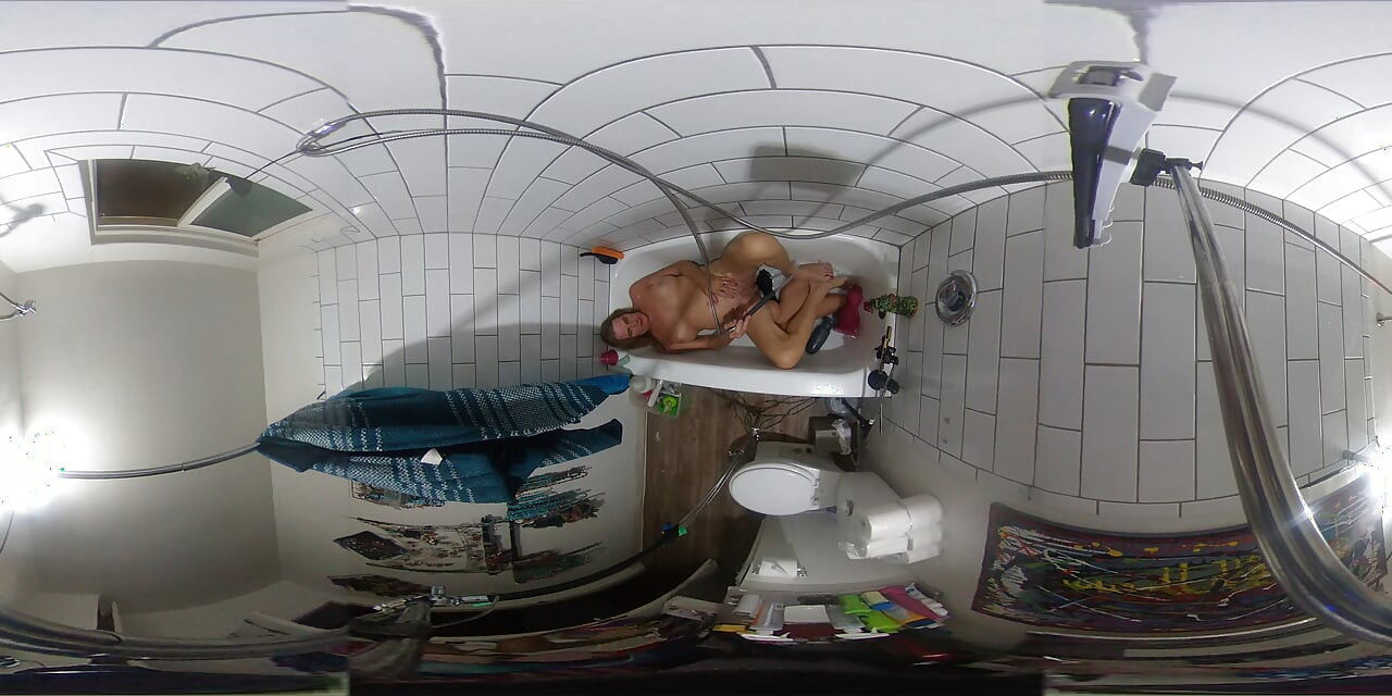 Lizzy Yum VR October 2026 Bathing Masturbation Dilating