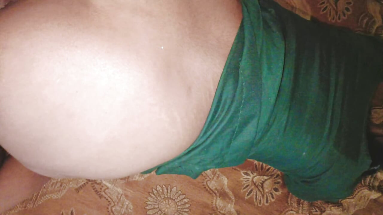 Trorose mengongkek bhabhi desi India dalam gaya doggy dengan zakar besar