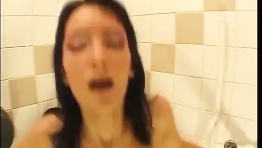 Tante seksi amatir ini dientot habis-habisan sama kontol besar sampai dicrot di dalam