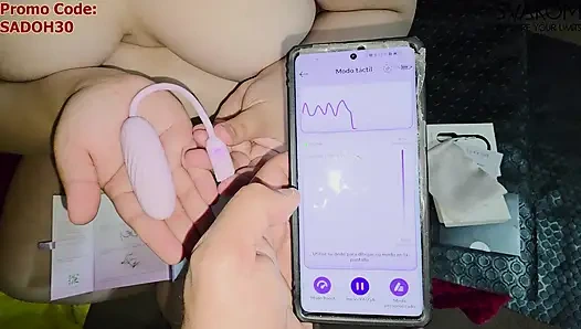 С вибратором "PLUME" от SVAKOM, я заставлю мои дырки вибрировать, пока они уничтожаются