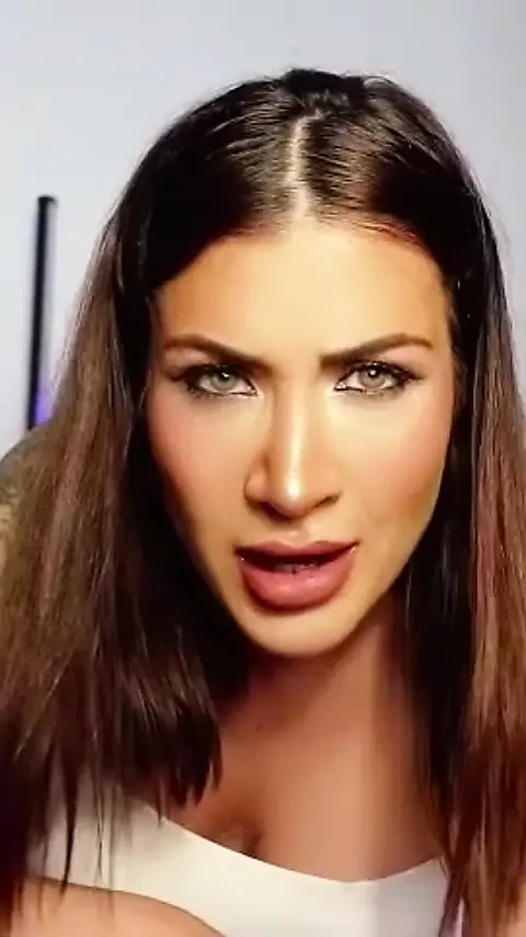 Dallo shock al potere: umilio il mio vicino voyeur