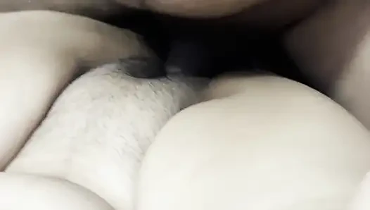Mädchen fickt mit sextoy und kleinem jungen