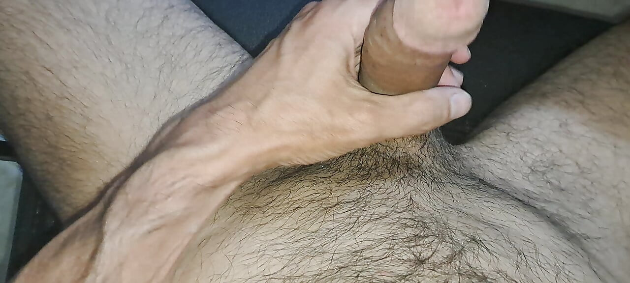 Kontrol mani muncrat sambil menonton porno.