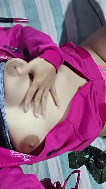Porn actress yuliethgomez masturbates