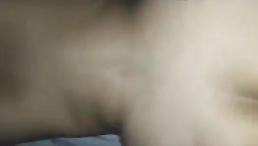 Genç kız funk dansı yapıyor, yarakla twerk yapıyor