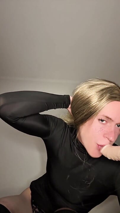 Pequena Femboy sendo uma boa garota