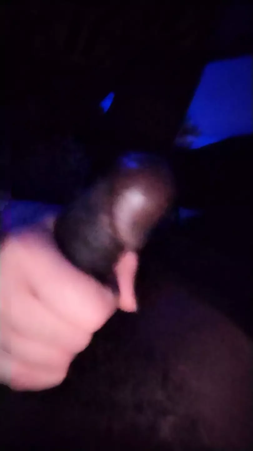 Ik geef mijn vriend een grote zwarte lul pijpbeurt