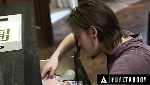 REINES TABU, wütende lauren phillips erwischt perversen jungfräulichen stiefsohn beim schnüffeln, wo er nicht sein sollte