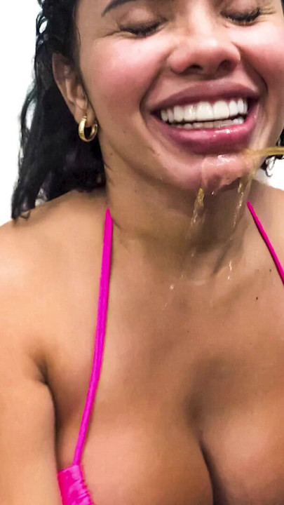 I watched this THICK LATINA forget her BOYFRIEND & beg for PISS the second America came up | Clip 1