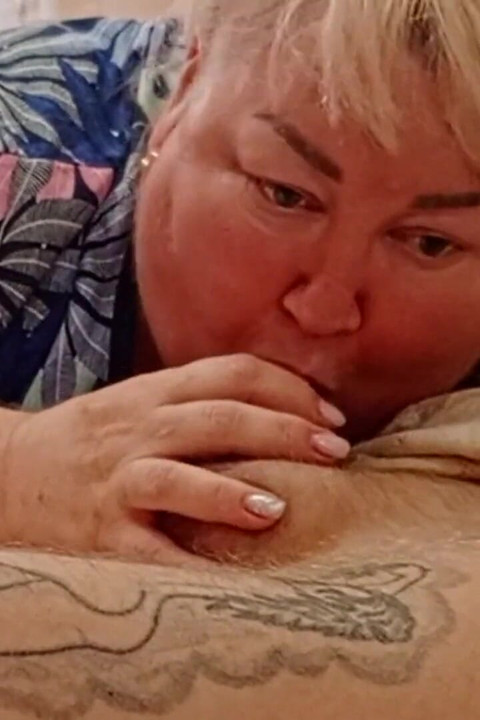 The Morning Started with a Deep Blowjob From the Stepmom