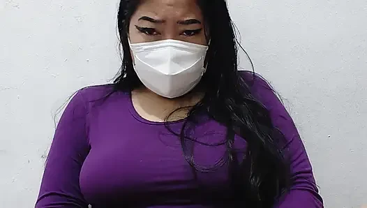 Janda menggoda bermain memek sendirian