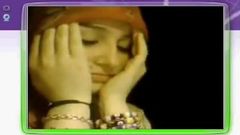 Турецкая сучка в хиджабе показывает сиськи перед вебкамерой MSN