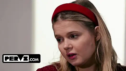 Coco lovelock si cewek mungil melarang ayah baptisnya untuk minta bantuan yang nggak bisa dia tolak