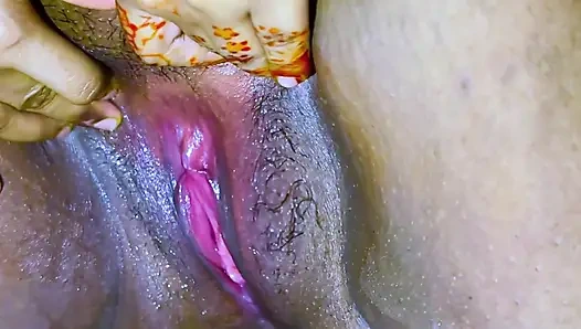 Dicker arsch & breites muschi-loch, kurvige muslim, heißer stiefmutter-sex auf dem bett dann Pisse & handjob-sex im badezimmer