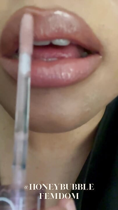 Nago Lipgloss Lip Fetish, Kult warg, Femdom