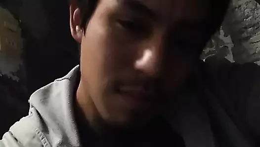 Ekli banyonun yanında oturun