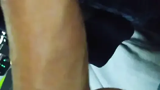 Seksi kız arkadaş aşağı atıyor!