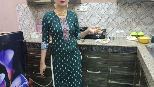 Indian Punjabi Ma putt new Desi chudai full gaaliyan Punjabi full HD Desi sardarni stepmom fucked wbund Mari in Kitchen