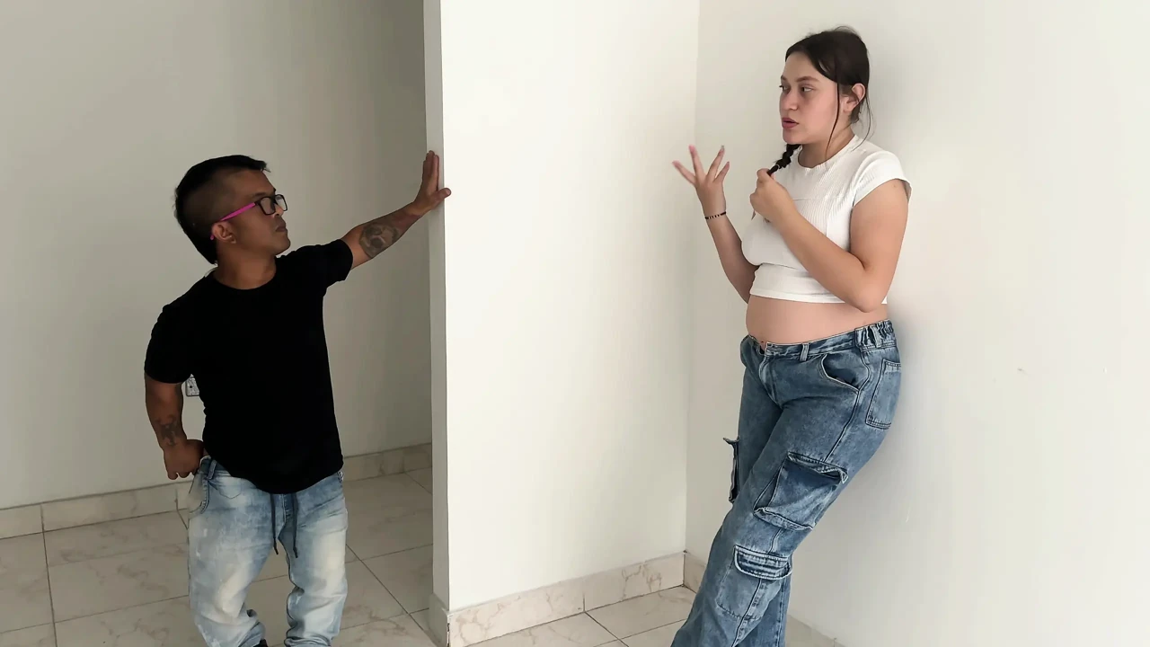 I Fuck a Rich Pregnant Real Estate Agent so She’ll Let Me Rent Her House, and I End up Sticking My Huge Cock in Her.