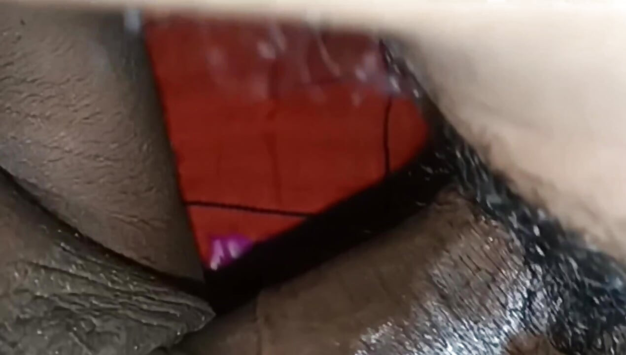 Pequeña hermanastra real y gran hermanastro en sexo hardcore en audio hindi