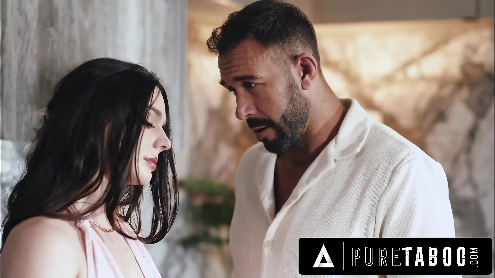 PURE TABOO 怨恨的男人把继兄弟锁在外面，偷偷溜进去操他被困的妻子Maddie Wren