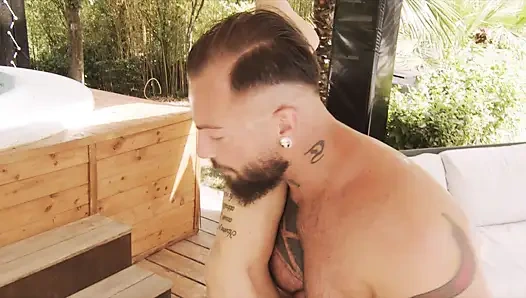 Cewek hot bertato dientot habis-habisan di luar ruangan