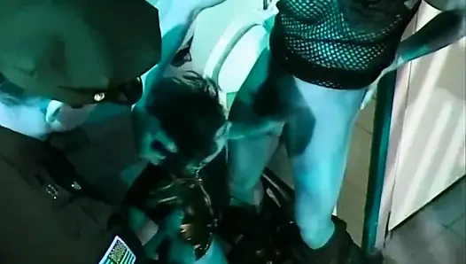 Pria kontol besar suka dildo di pantat