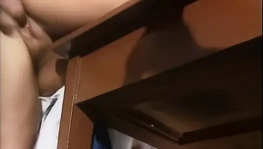 Cowok berotot ini dientot habis-habisan sama cowok kota