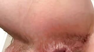 Getngetout88 prend une dose de sperme de grosse bite noire dans les tripes