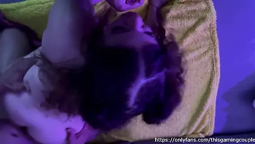 GIRLFRIEND gets SHARED by 2 MENS in a THREESOME!
