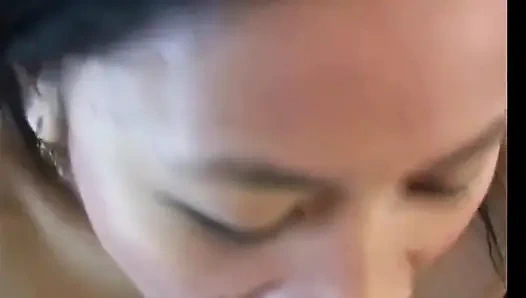 Yüze Boşalma Seven Evli Kadın Fahişe