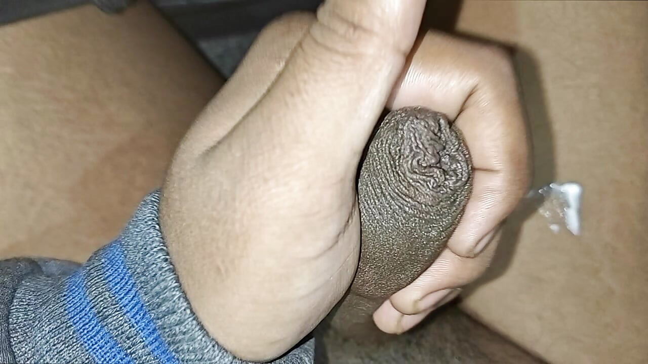 Lebih banyak air mani masturbasi di kamarku