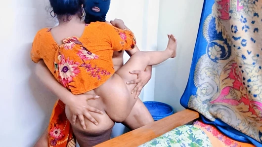 Горячий секс новой индийской бенгальской сводной сестры и юной девушки XXX видео.