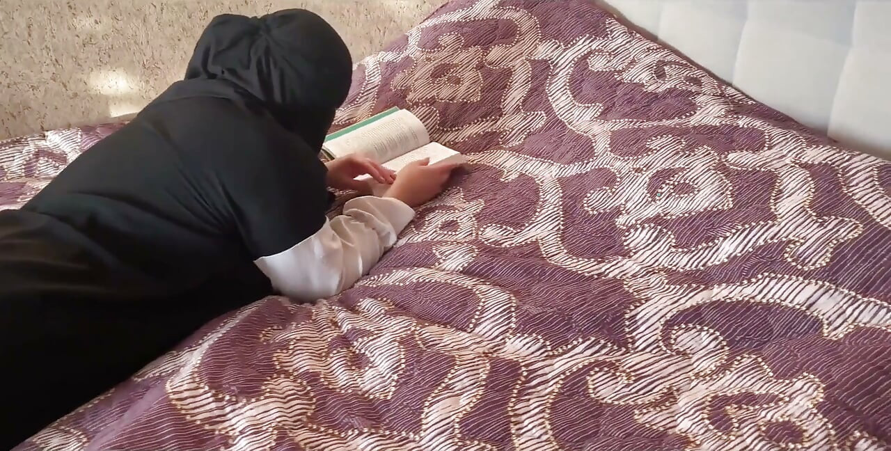 Memek tante seksi suriah berhijab dicrot sperma hangat
