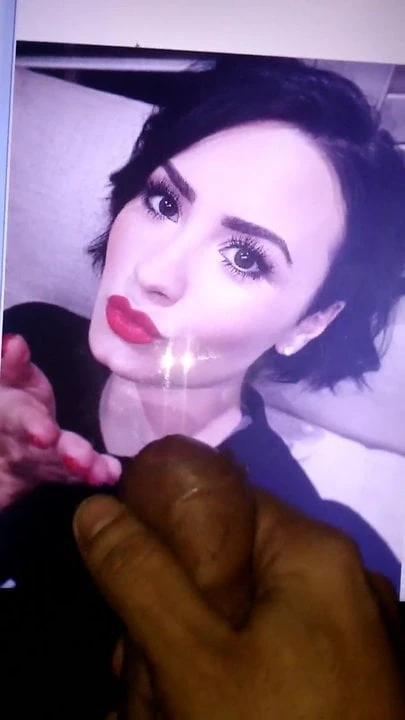 Cum haraç demi lovato