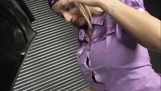 Candy Manson подгоняет с большими сиськами