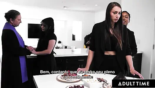 ADULT TIME - bella rolland gibt es auf, die muschi kostenlos zu benutzen, um Kira Noir bei öffentlichem wach zu benutzen! PORTUGIESISCHE UNTERTITEL