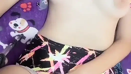 Sana ne kadar lezzetli dokundum! Azdığımda bayılıyorum, daha fazlasını görmek ister misin sevgilim?