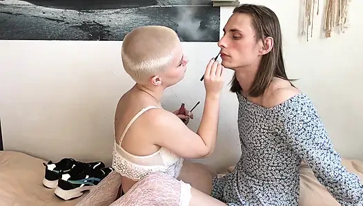 Vilu vidish bir oğlanı onu sikmesi için bir kıza dönüştürüyor