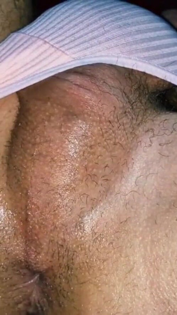 高速道路で見知らぬ男が近づいてきて、車の中で私を犯し、肛門に精液をしました | クリップ 2