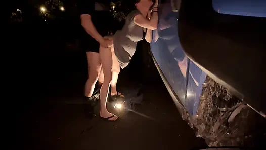 Am straßenrand quickie öffentlicher halsfick huren-ehefrau