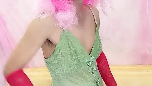 Oanh le transeksüel seksi porno selfiesi giyiyor