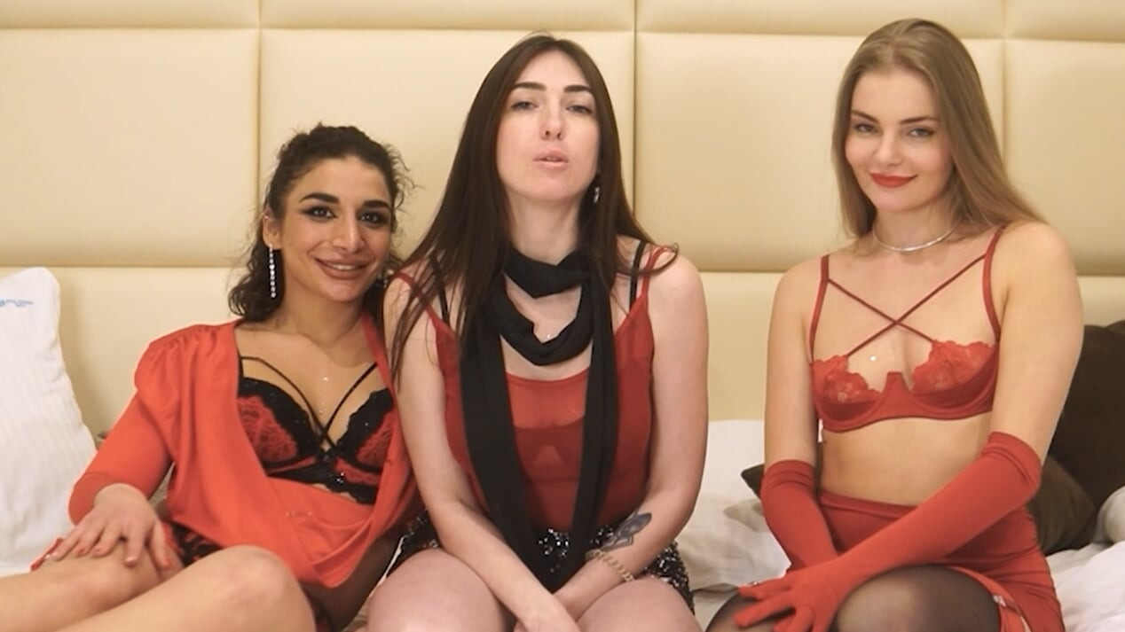 Zwycięzcy Strip Rock Paper Scissors rozkoszują się zwycięstwem