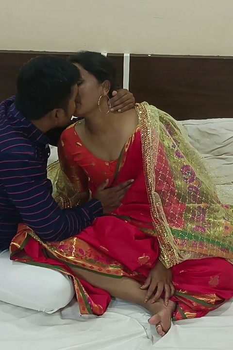 Marathi-vaimo Kavita, himokas ja kuuma vaimo harrastamassa seksiä