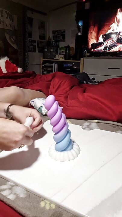 Pawg máy bay bà già cưỡi một dương vật giả béo để banh âm hộ đó
