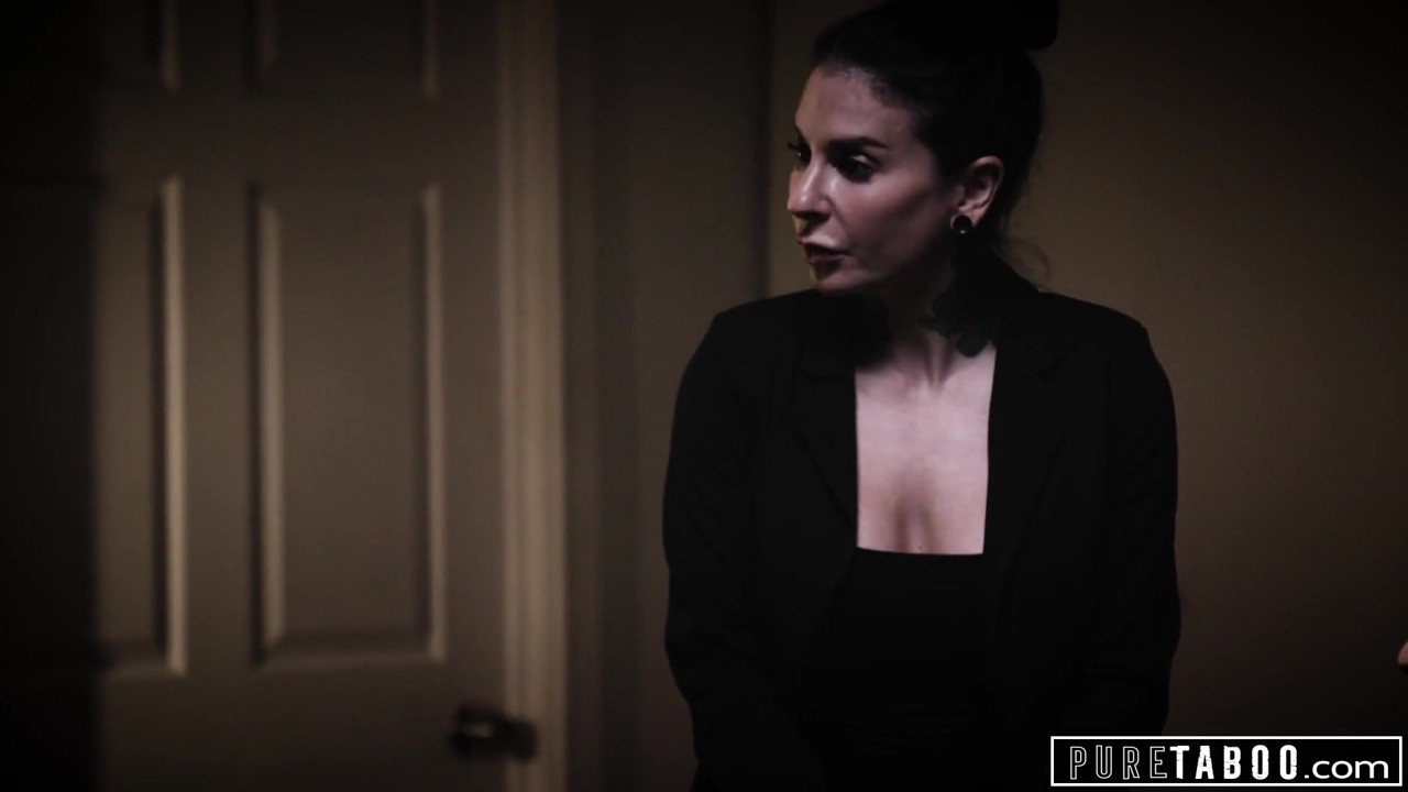 純粋なタブー、セクシートランスガールが悲しみの男をやる